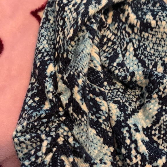 Blue White Pattern Cardigan - Picture 4 of 4